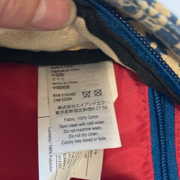 Kavu women’s sling pack with matching Wallet - Picture 7 of 16